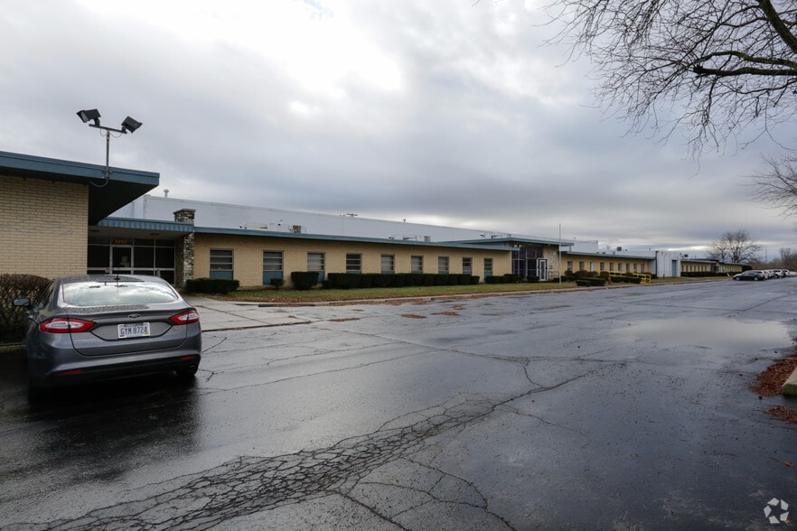 More Photos Of 3024-3046 E River Rd, Moraine Warehouse For Lease