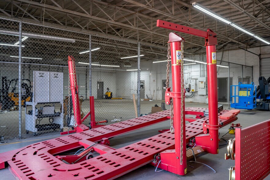 More Photos Of 4925 Avenue H, Rosenberg Warehouse For Lease