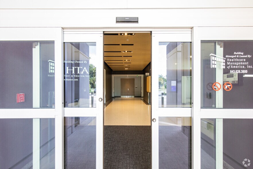 More Photos Of 15155 SW 97th Ave, Miami Medical For Lease