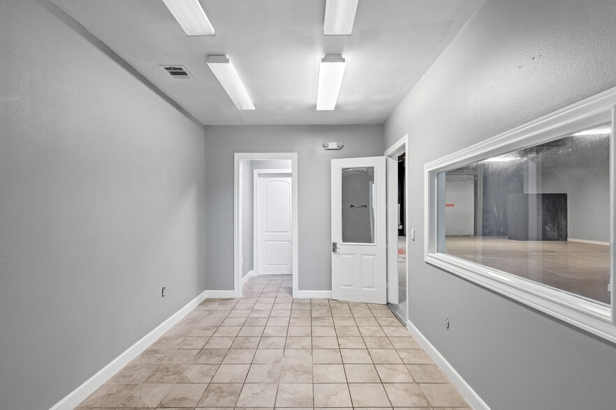 More Photos Of 11755 W Little York Rd, Houston Unknown For Lease