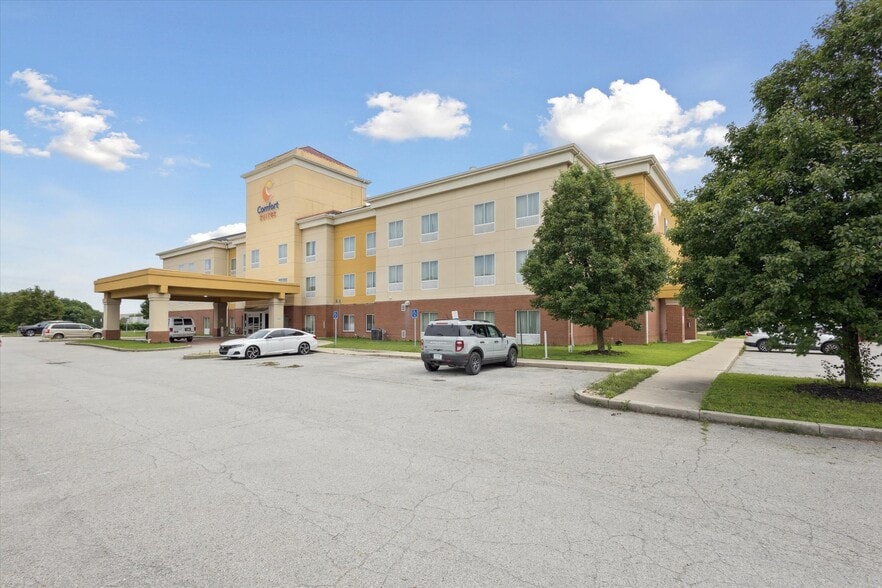 More Photos Of 2750 Fortune Cir W, Indianapolis Hotel For Sale