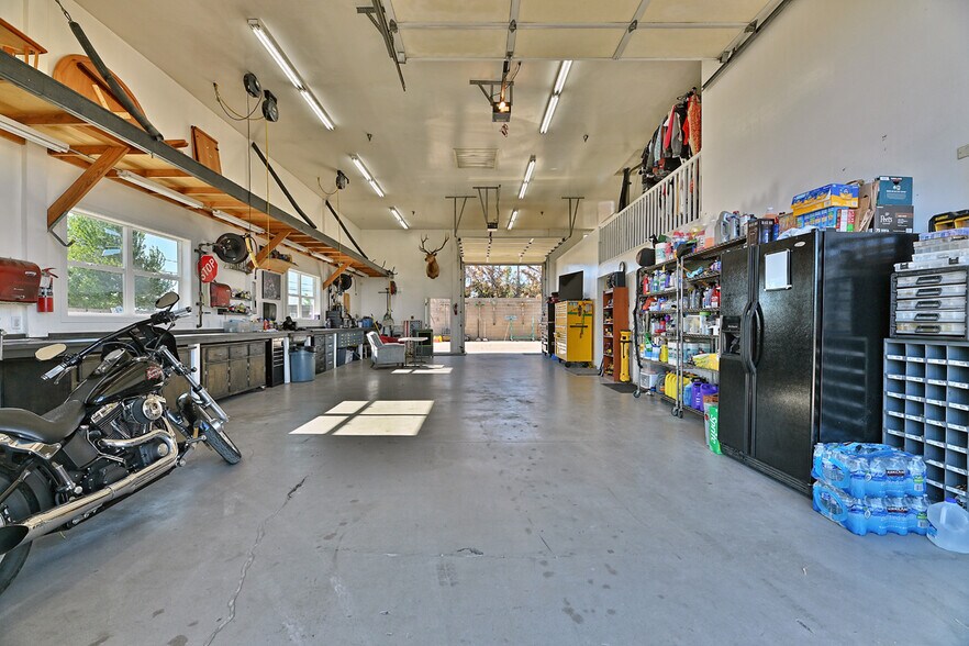 More Photos Of 21 Ball Rd, Eagle Point Warehouse For Sale