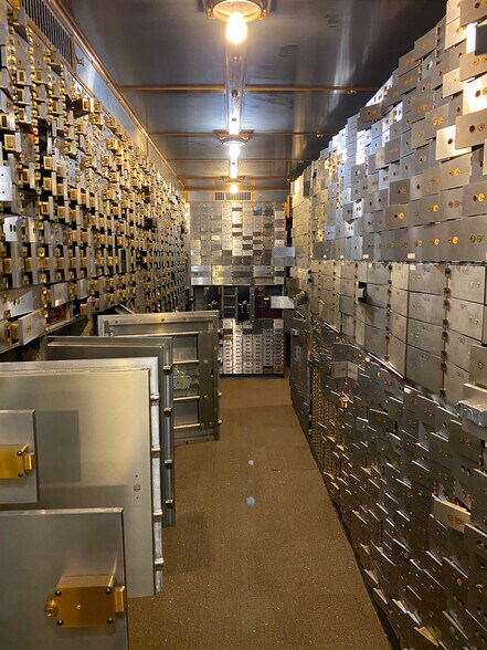 More Photos Of 5522 6th Ave, Kenosha Restaurant For Sale