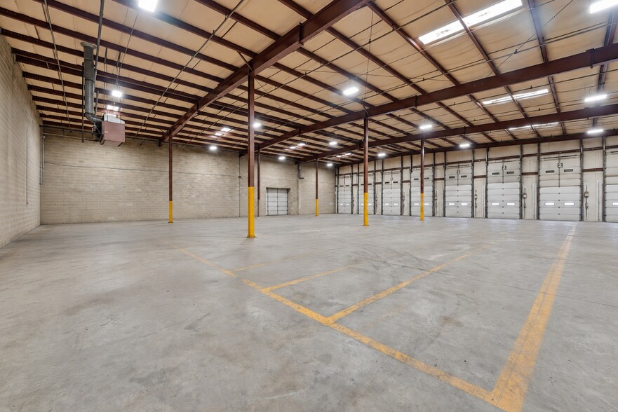 More Photos Of 235-255 Cadwell Dr, Springfield Distribution For Lease