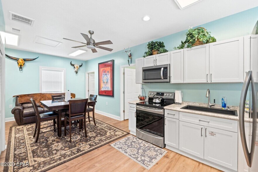 More Photos Of 1602 Martin Luther King Jr Blvd, Panama City Light Manufacturing For Sale