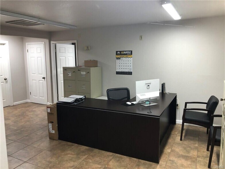 More Photos Of 29 E Cone Ave, Merced Office For Lease