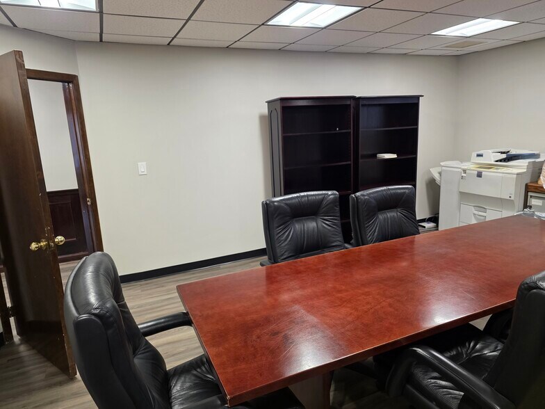 More Photos Of 98 Willis Ave, Mineola Office For Lease
