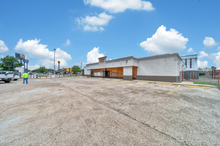 More Photos Of 12036 Airline Dr, Houston Medical For Sale