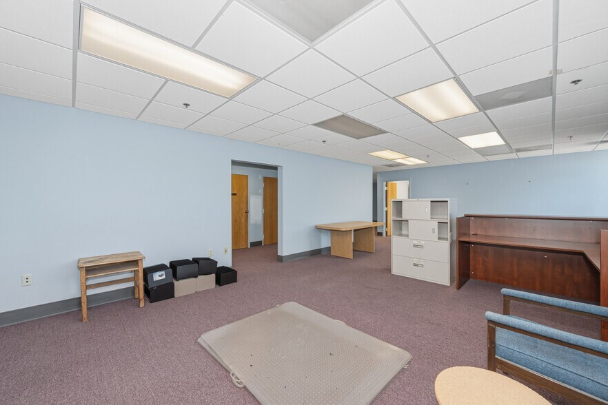 More Photos Of 931 Sweeney Dr, Hagerstown Flex For Lease
