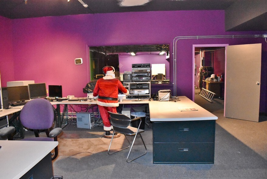 More Photos Of 1131 Central Ave, Middletown Loft Creative Space For Sale