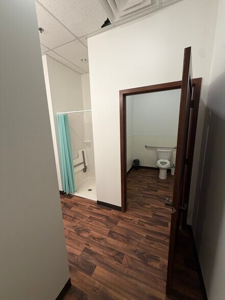 More Photos Of 1004-1020 NW Gateway Dr, Chaska Unknown For Lease