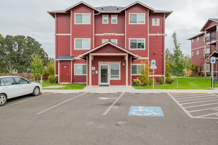 More Photos Of 13001 S Crompton's Ln, Molalla Apartments For Sale