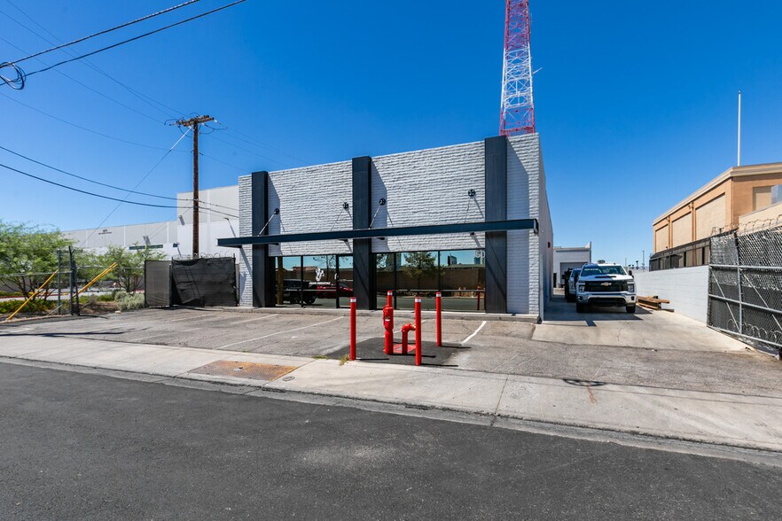 More Photos Of 3850 Pioneer Ave, Las Vegas Showroom For Sale