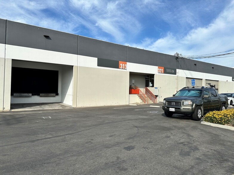 Primary Photo Of 301-445 N Figueroa St, Wilmington Warehouse For Lease