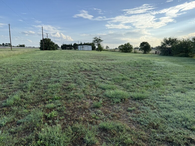 More Photos Of 1020 E Marshall Howard Blvd, Littlefield Warehouse For Sale