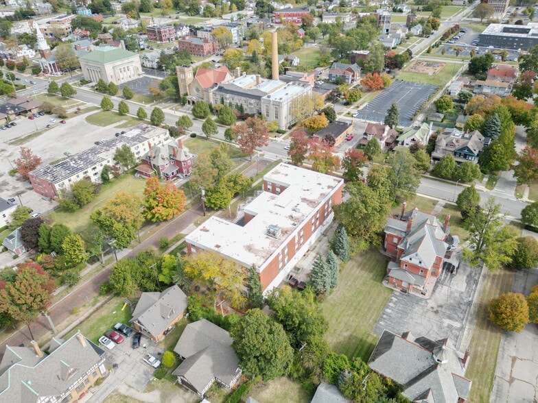 More Photos Of 2051 Collingwood Blvd, Toledo Skilled Nursing Facility For Sale
