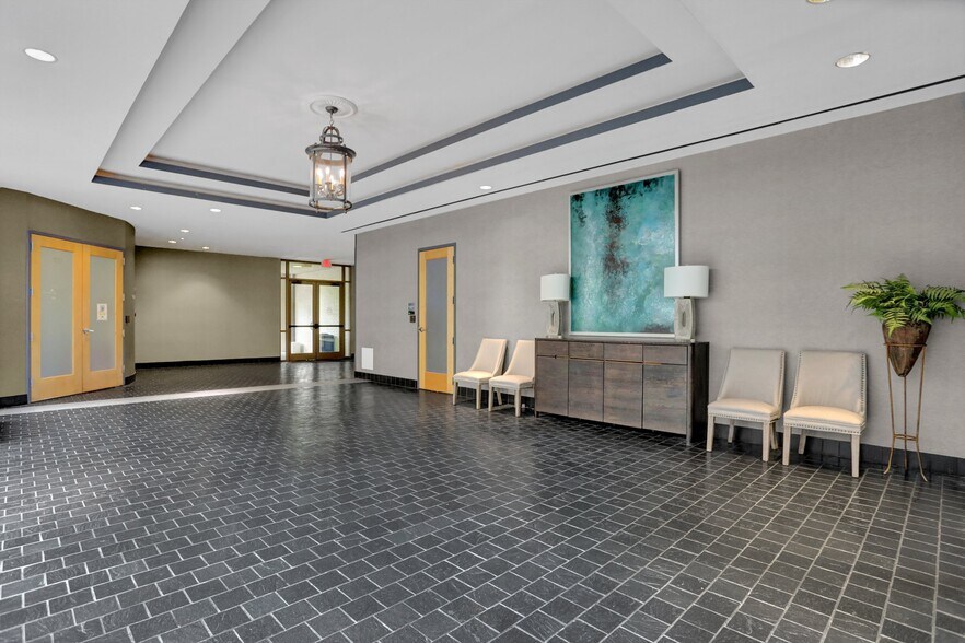 More Photos Of 775 Ridge Lake Blvd, Memphis Unknown For Lease