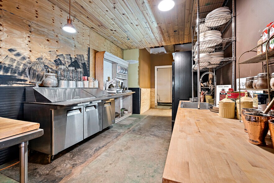 More Photos Of 103 S 6th St, Brownfield Restaurant For Sale