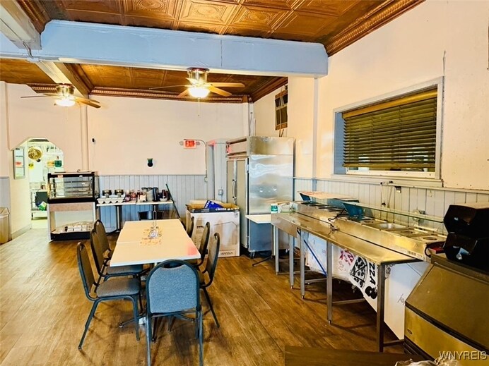 More Photos Of 1701 Pine Ave, Niagara Falls Restaurant For Sale