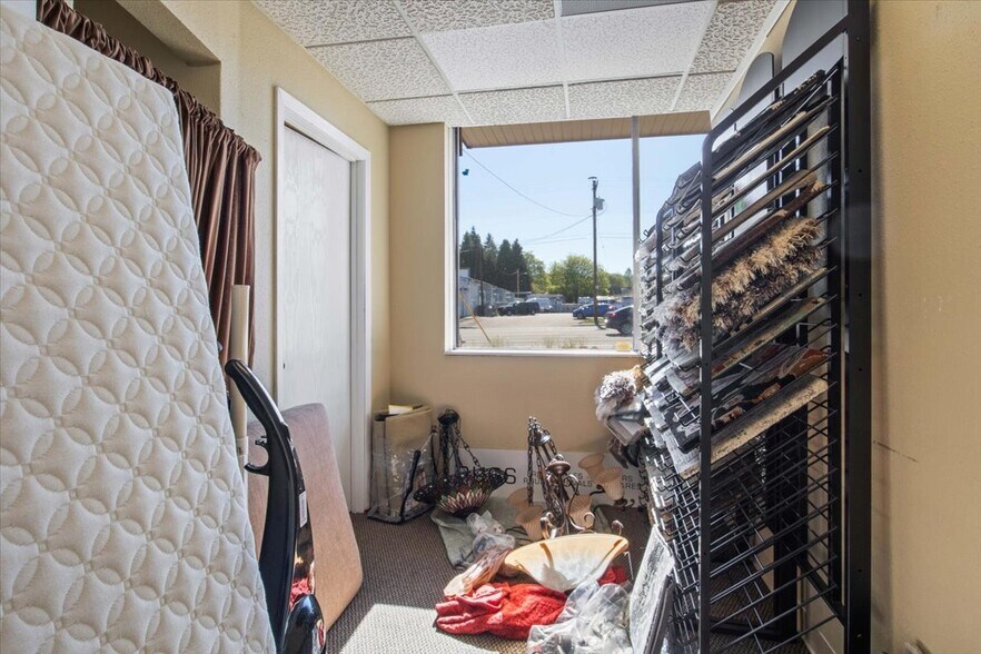 More Photos Of 19230 SE McLoughlin Blvd, Gladstone Medical For Sale