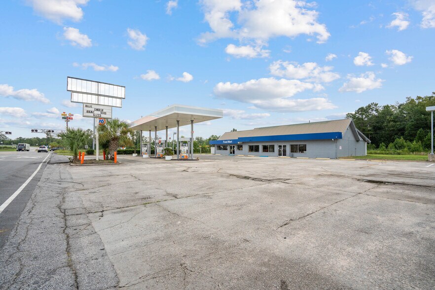 More Photos Of 5 Lane St, Yemassee Storefront For Sale