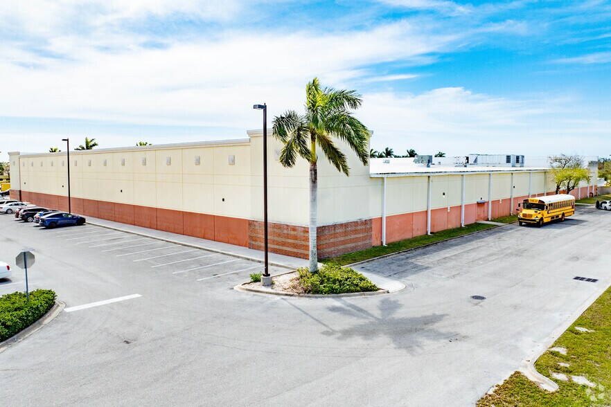 More Photos Of 2354 Surfside Blvd, Cape Coral Storefront For Sale