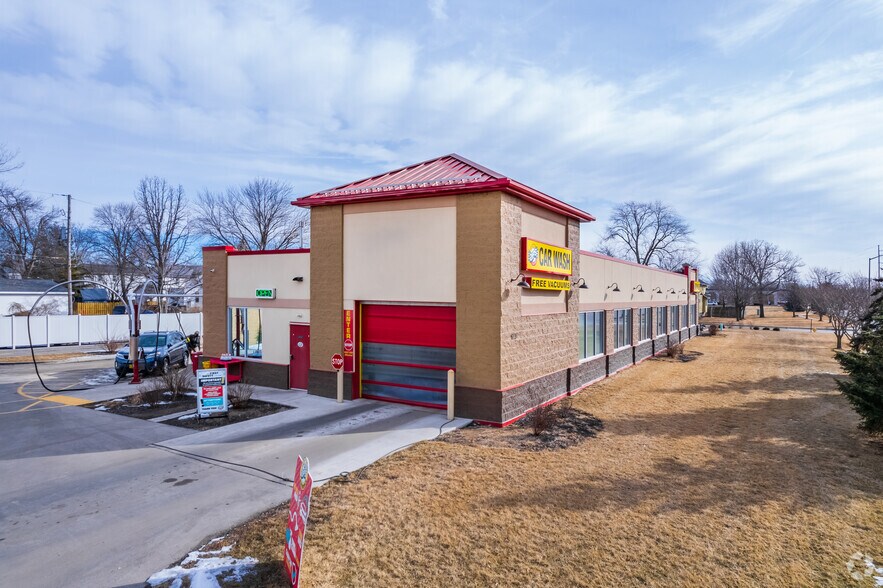 More Photos Of 123 W Johnson St, Fond Du Lac Carwash For Lease