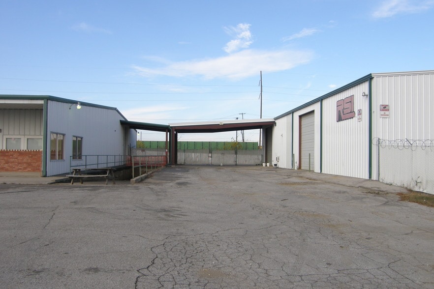More Photos Of 5526 S 48th Ave W, Tulsa Showroom For Lease