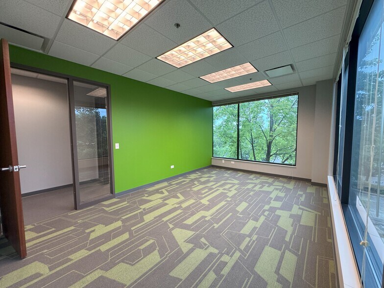 More Photos Of 4200 Cantera Dr, Warrenville Office For Sale