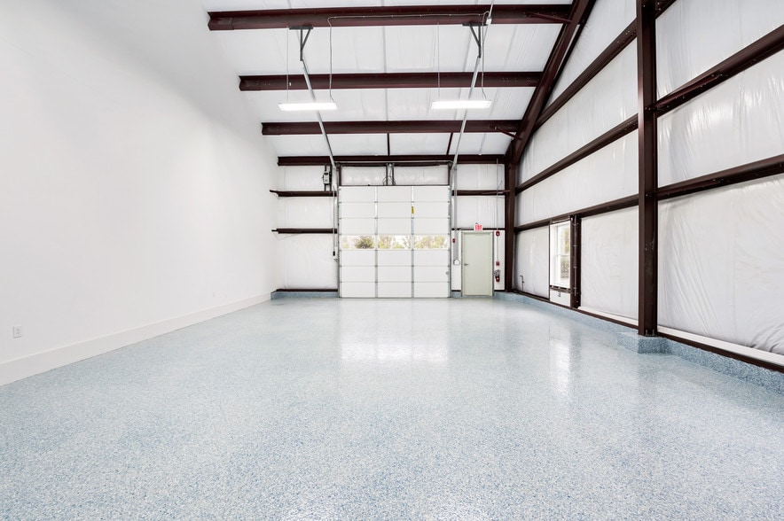 More Photos Of 77 Queens Ln, East Hampton Light Distribution For Lease