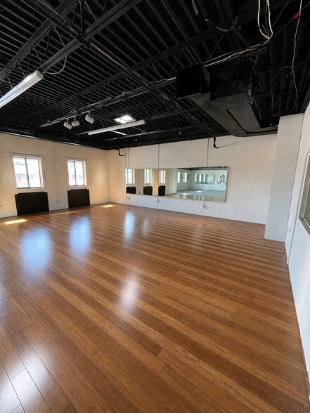 More Photos Of 5714 Industry Ln, Frederick Warehouse For Lease