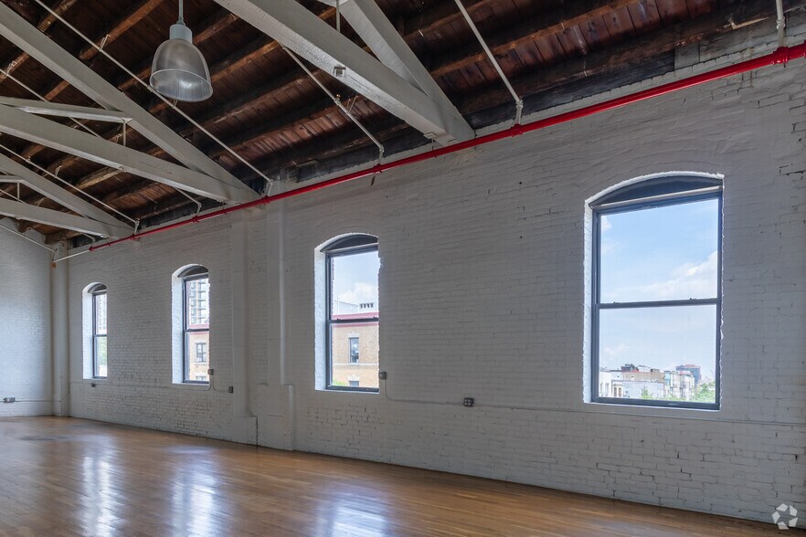 More Photos Of 3511 9th St, Long Island City Office Residential For Lease