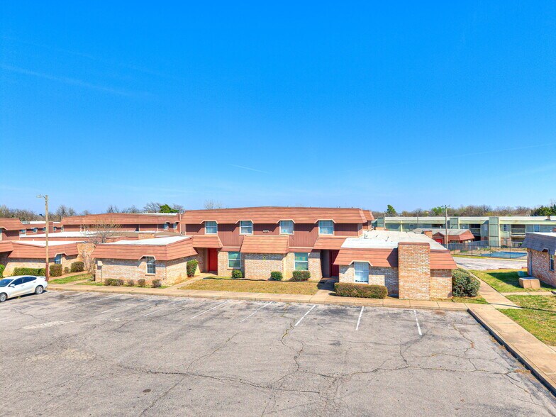 More Photos Of 7404 Lyrewood Ln, Oklahoma City Apartments For Sale