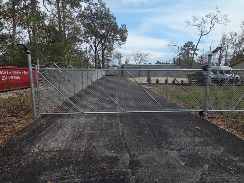 More Photos Of 33302 Sweetgum Ln, Magnolia Warehouse For Sale