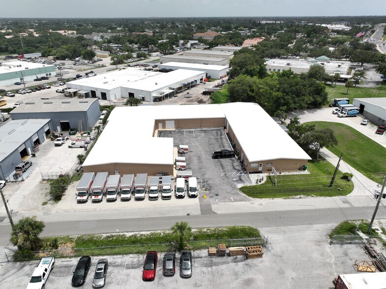 More Photos Of 102 James St, Venice Self Storage For Sale