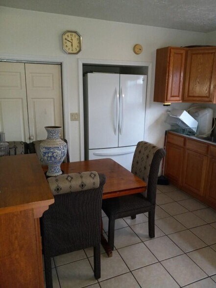 More Photos Of 1801 S 5th St, Leesville Hotel For Sale