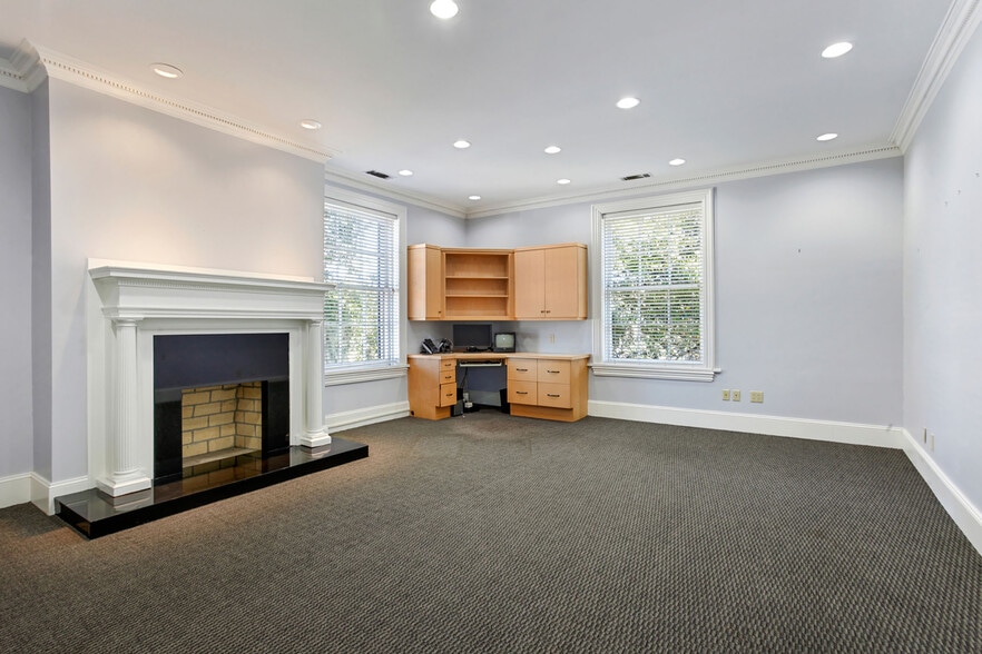 More Photos Of 1719 Abercorn St, Savannah Office Residential For Sale