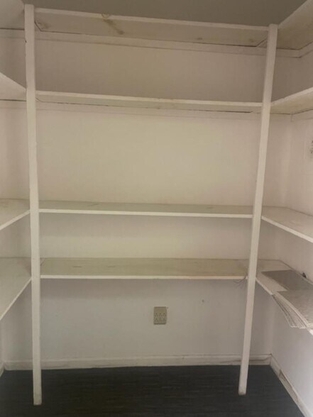 More Photos Of 6550 Lower York Rd, New Hope General Retail For Sale