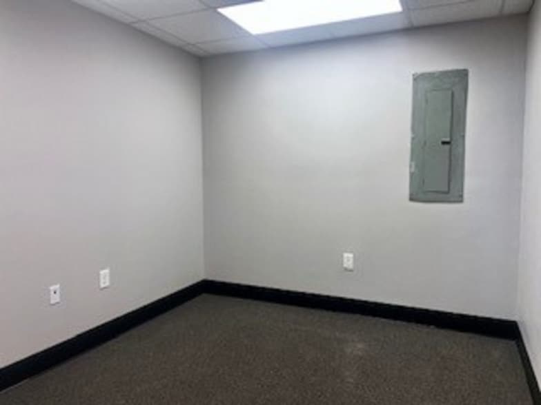 More Photos Of 1620 Centerville Tpke, Virginia Beach Light Manufacturing For Lease