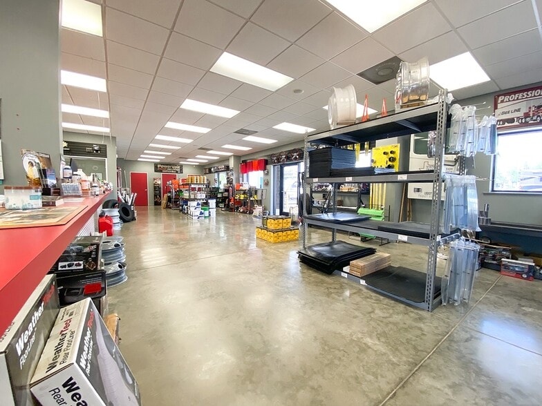 More Photos Of 3625 Highway 290 W, Brenham Warehouse For Sale