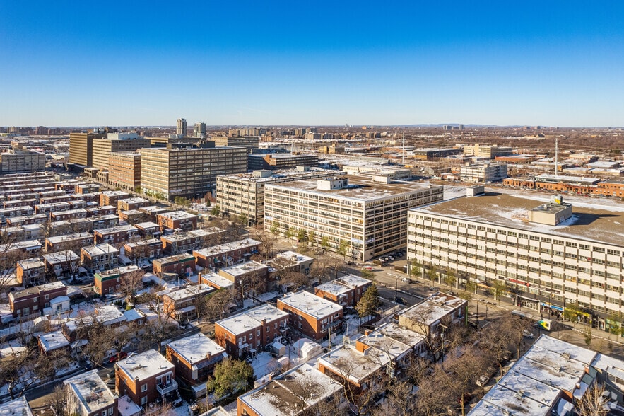 More Photos Of 111 Rue Chabanel O, Montréal Loft Creative Space For Lease