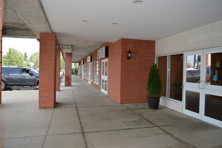 More Photos Of 15 Erin Ridge Rd, St. Albert Apartments For Lease