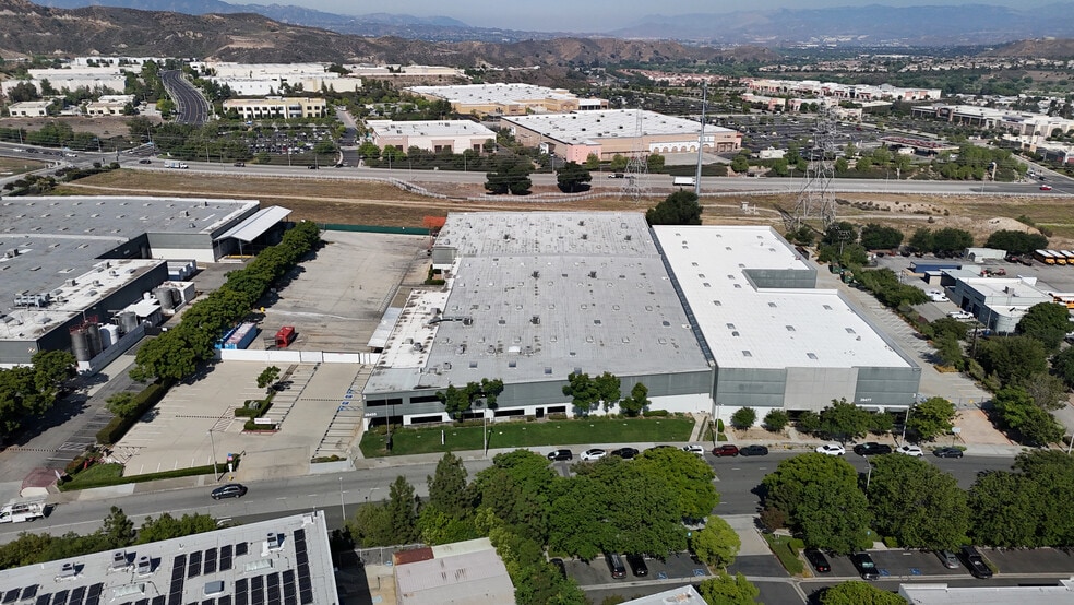 More Photos Of 26455 Ruether Ave, Valencia Showroom For Lease