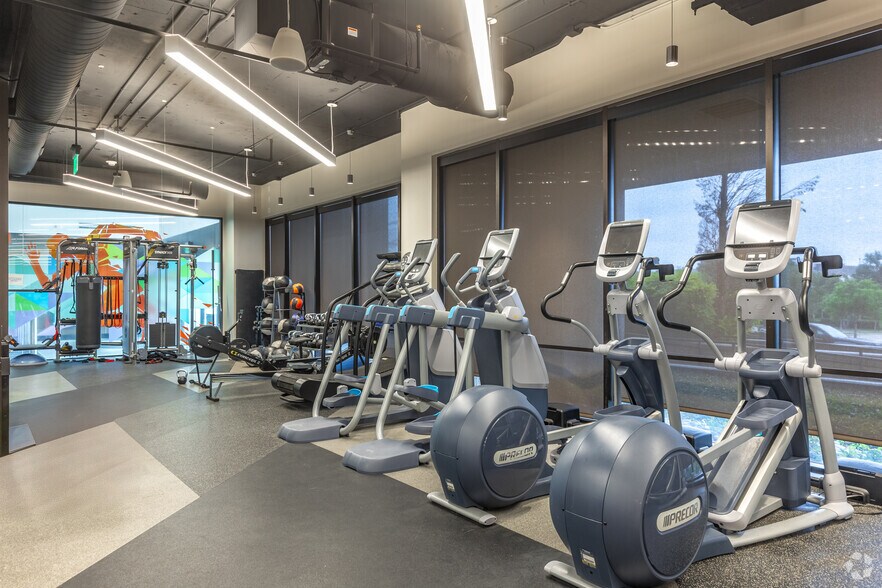 More Photos Of 5615 Highpoint Dr, Irving Office For Lease