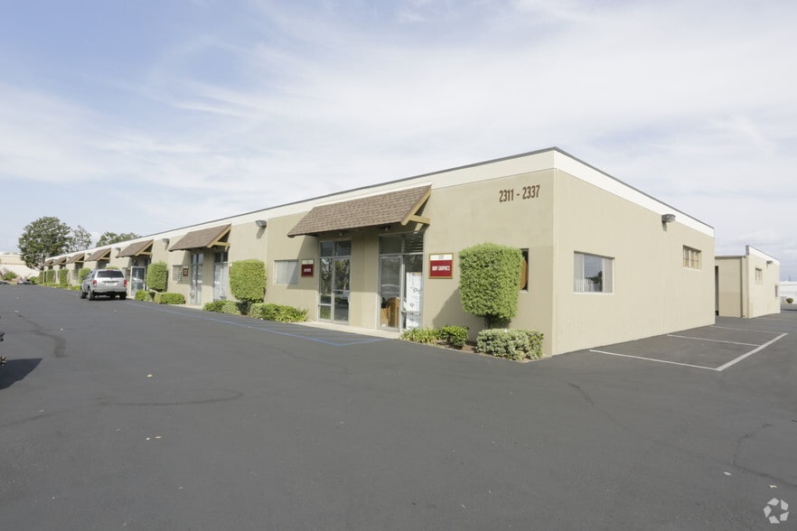 More Photos Of 2311-2337 S Otis St, Santa Ana Manufacturing For Lease
