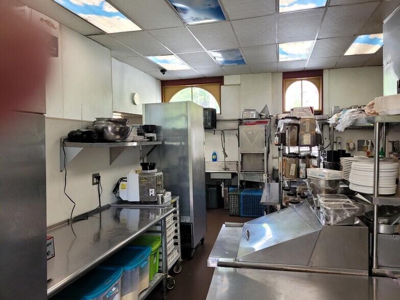 More Photos Of 26 Depot Ave, Windsor Restaurant For Sale