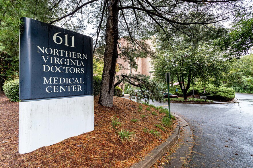 More Photos Of 611 S Carlin Springs Rd, Arlington Medical For Sale