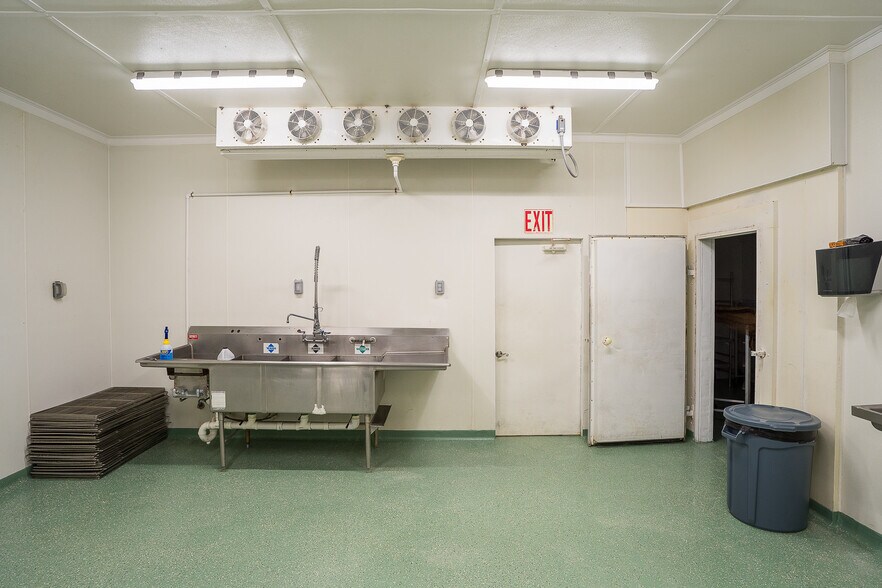 More Photos Of 13637 US Highway 287 N, Grapeland Food Processing For Sale