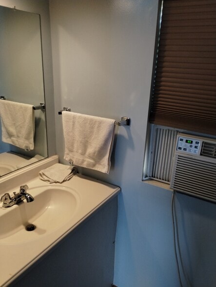 More Photos Of 3107 W Lake Rd, Erie Hotel For Sale