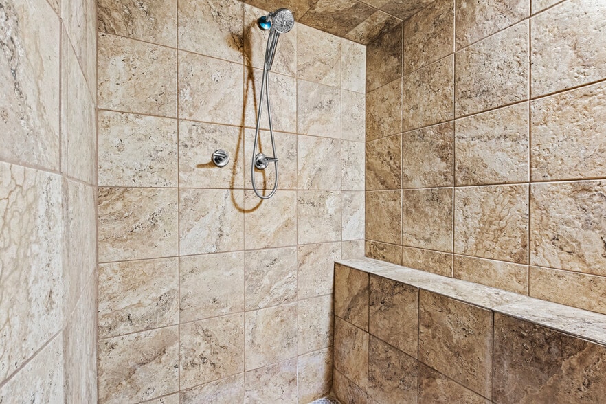 More Photos Of 1415-1419 Leestown Rd, Lexington General Retail For Sale